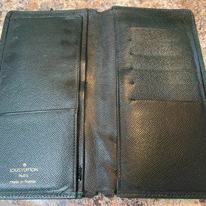 Louis Vuitton Authentic Wallet Cheque book cover, cash and credit card holder